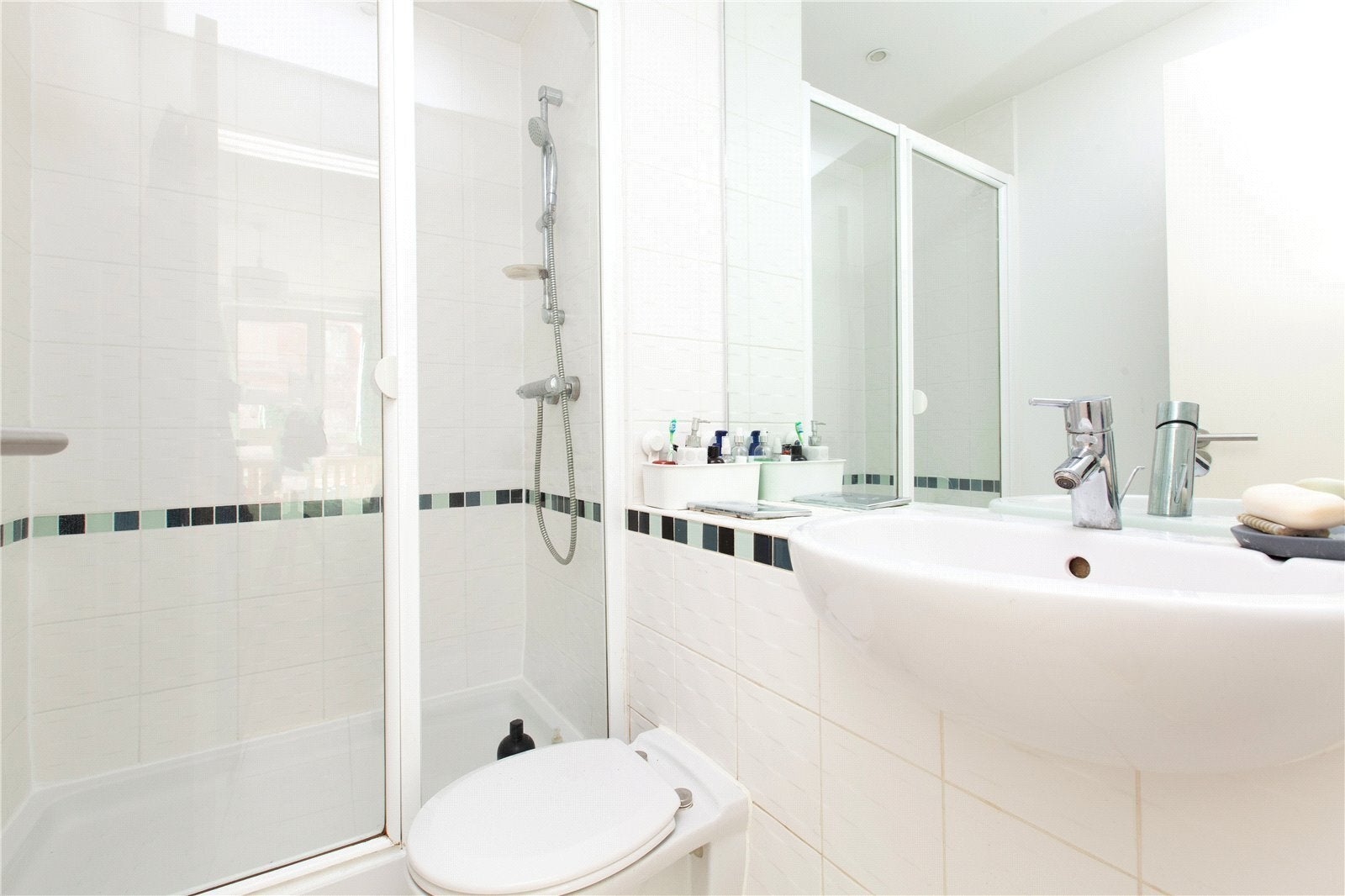 Flat Eden Grove in Greater London
