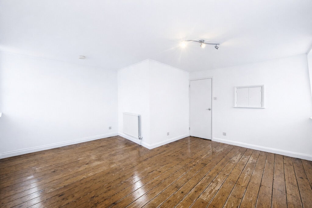 Flat Winthorpe Road in Greater London