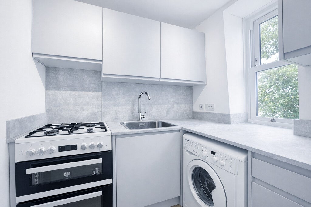 Flat Winthorpe Road in Greater London