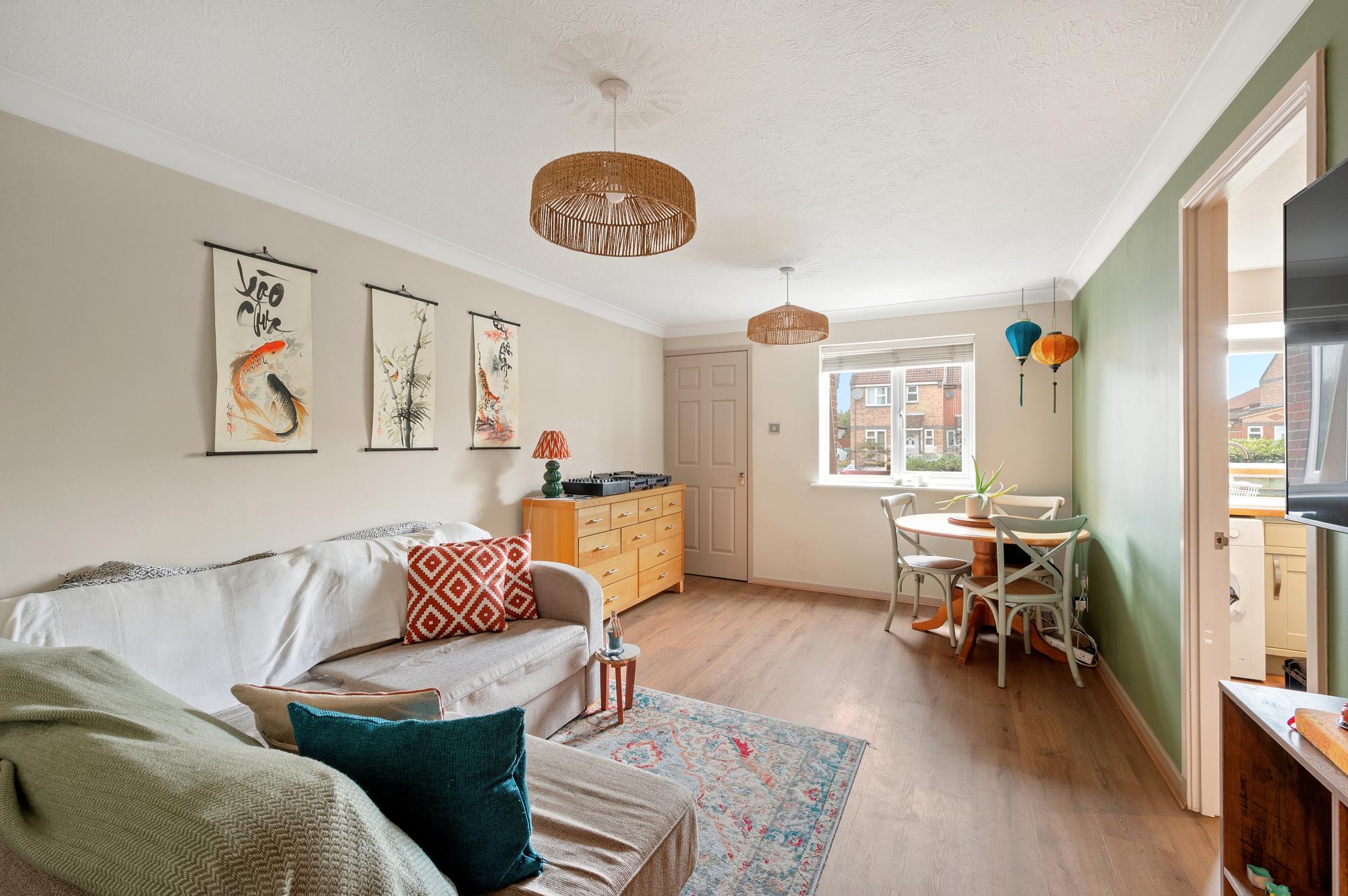Flat Cambridge Road in Walton on Thames