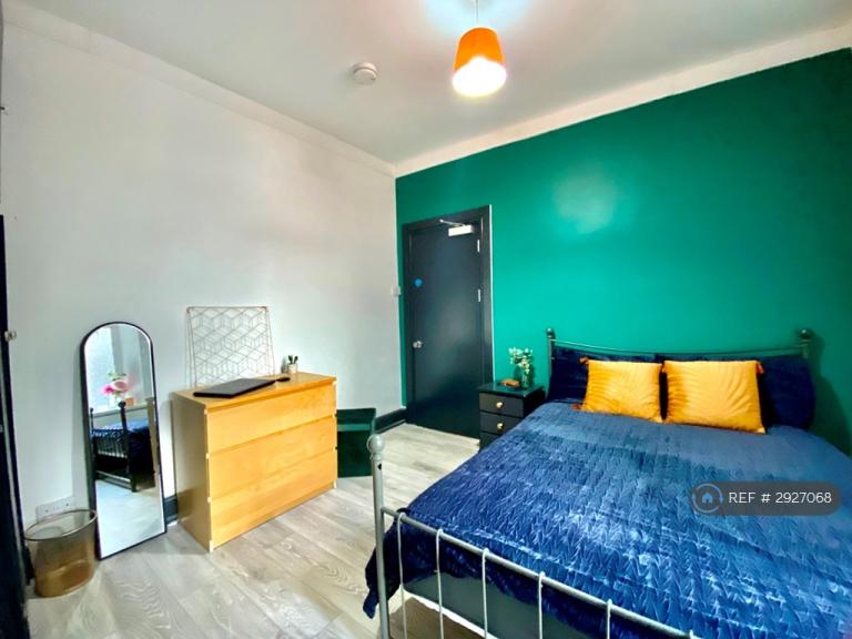 Room Norfolk Street in Swansea