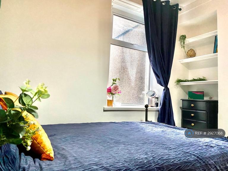Room Norfolk Street in Swansea