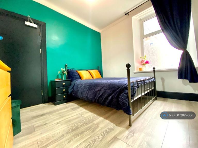 Room Norfolk Street in Swansea