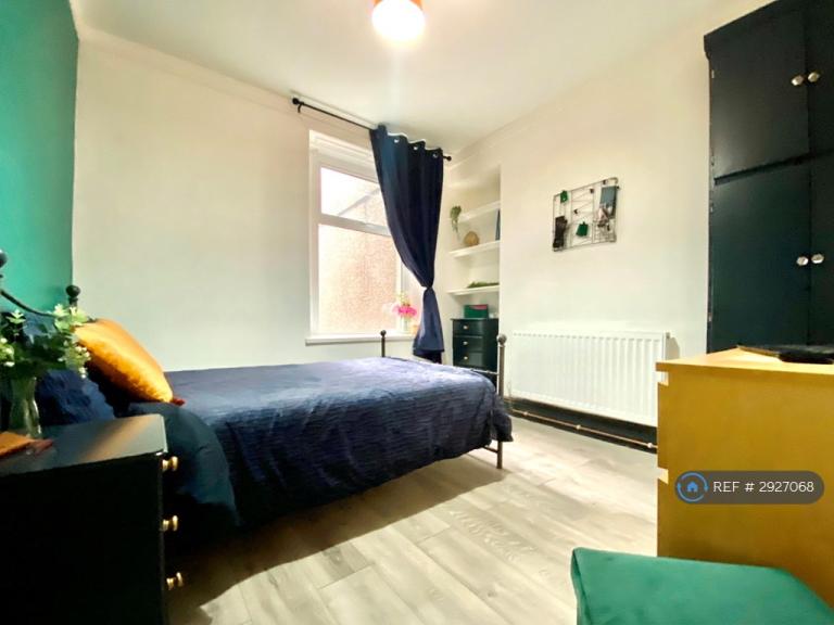 Room Norfolk Street in Swansea