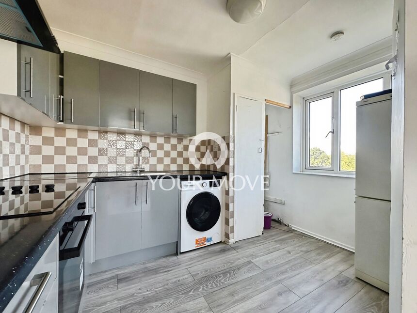 Flat Casterbridge Road in Greater London