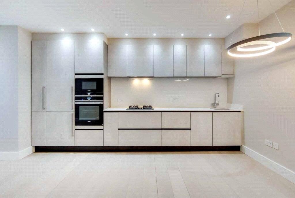 Flat Fitzjohn's Avenue in Greater London
