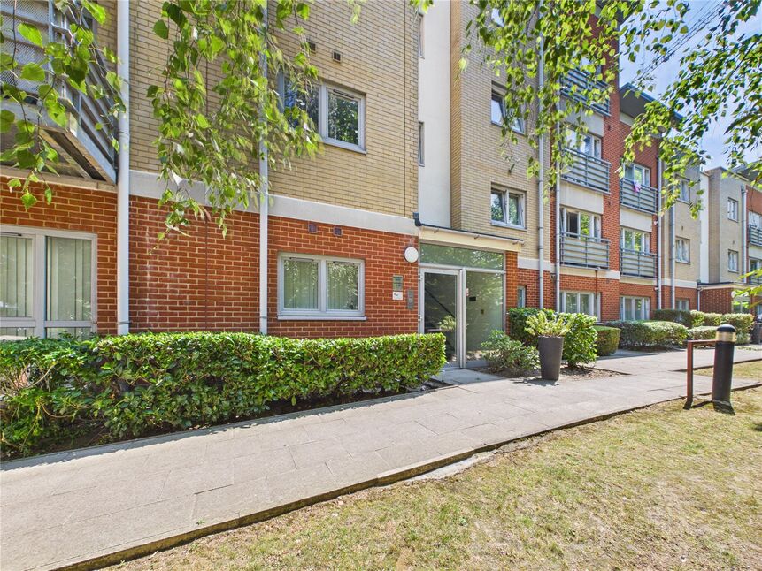 Flat Hawker Place in Greater London