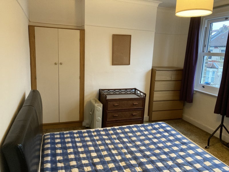 Room Watcombe Road in Greater London