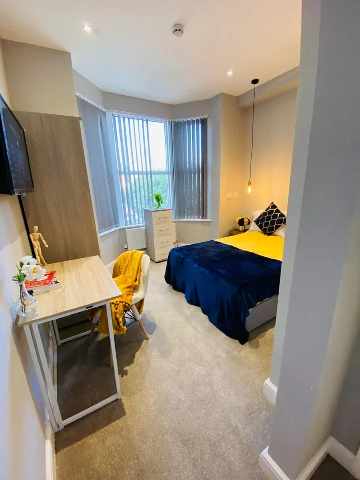 Room Cheviot Road in Slough