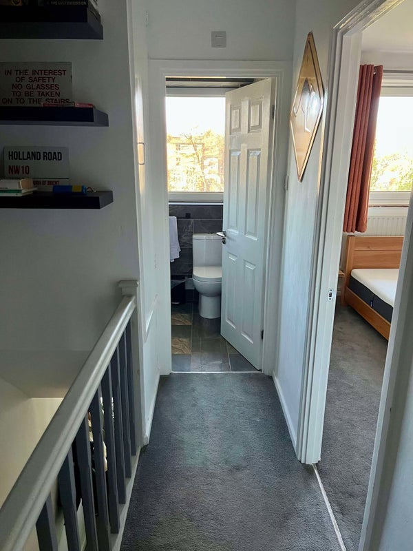 Room Winchester Avenue in Greater London