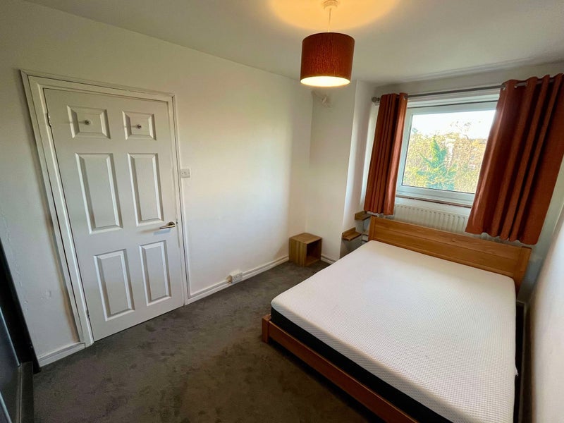 Room Winchester Avenue in Greater London