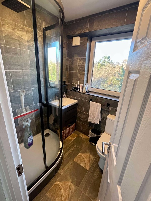 Room Winchester Avenue in Greater London
