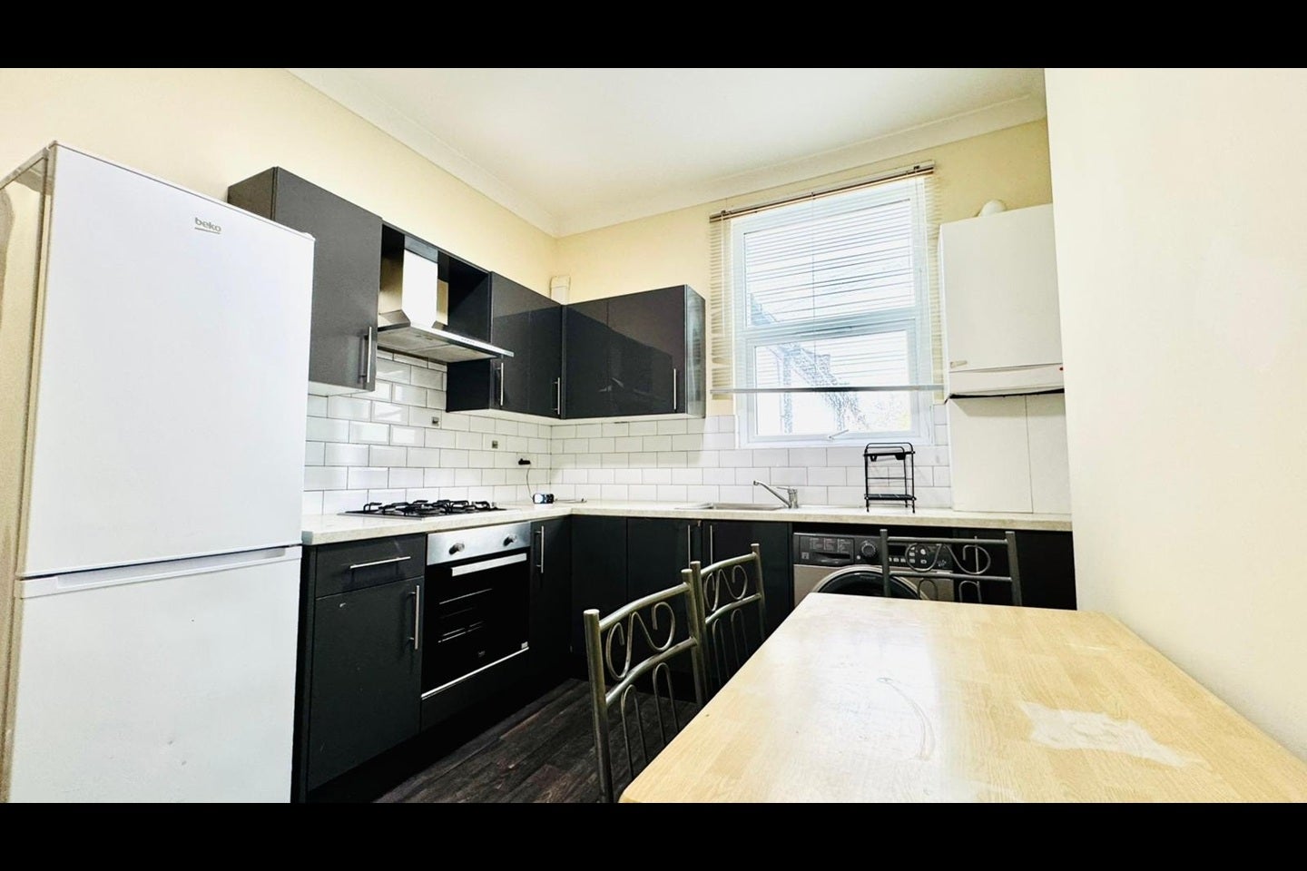Flat Leslie Road in Greater London