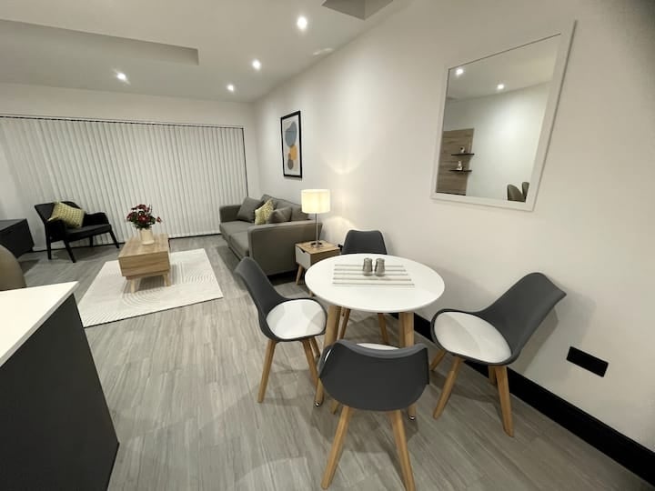 Flat Overhill Road in Greater London