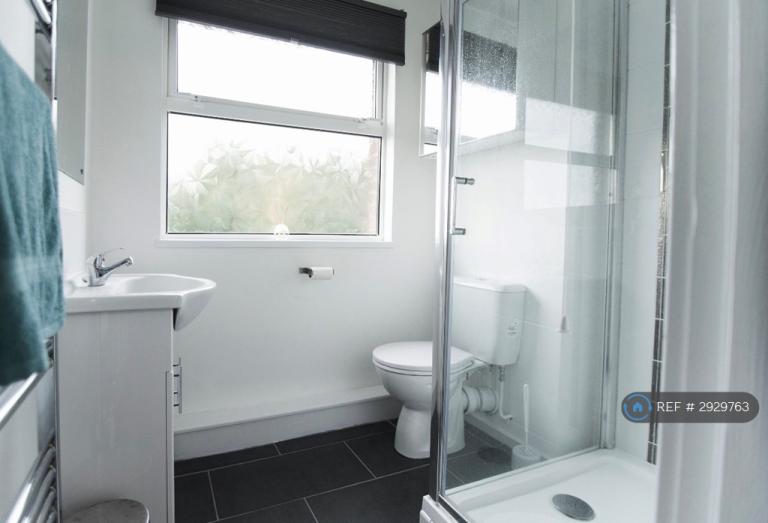 Room Brendon Avenue in Luton
