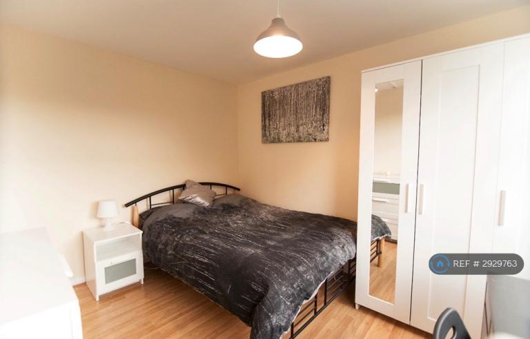 Room Brendon Avenue in Luton