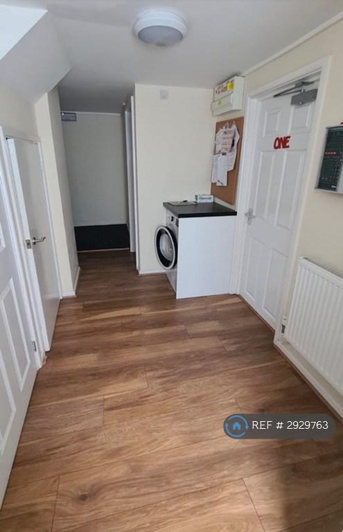 Room Brendon Avenue in Luton