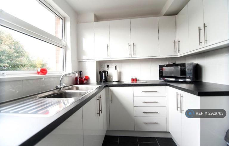 Room Brendon Avenue in Luton