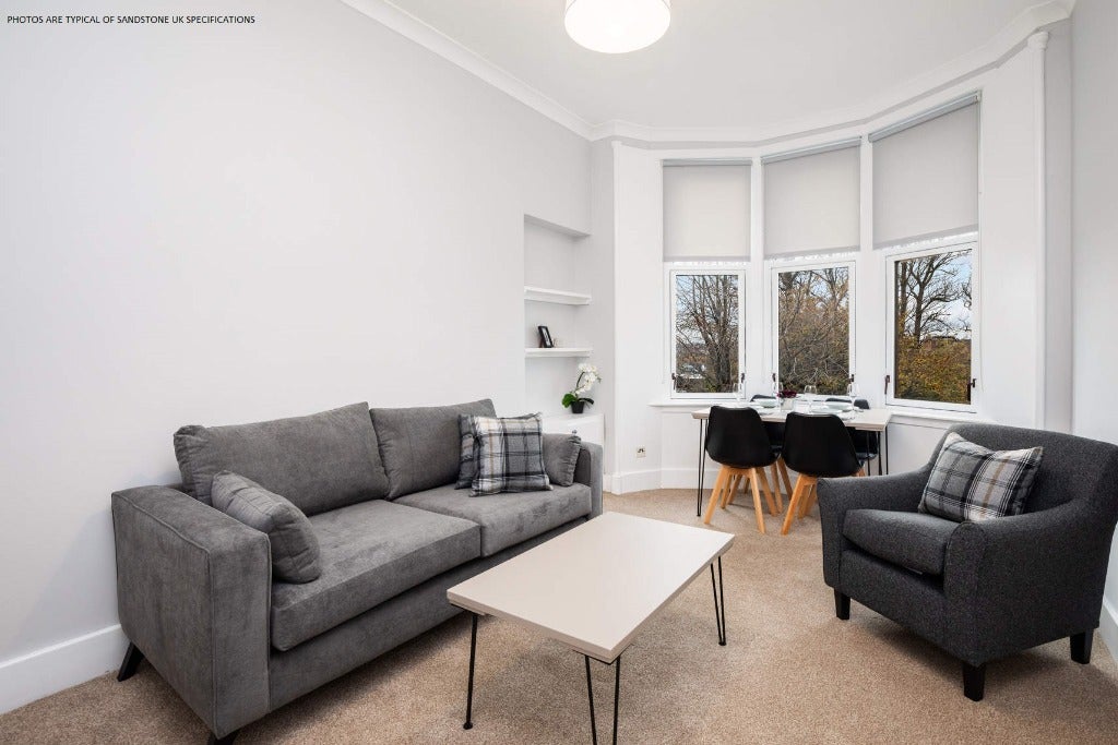 Flat Kildonan Drive in Glasgow