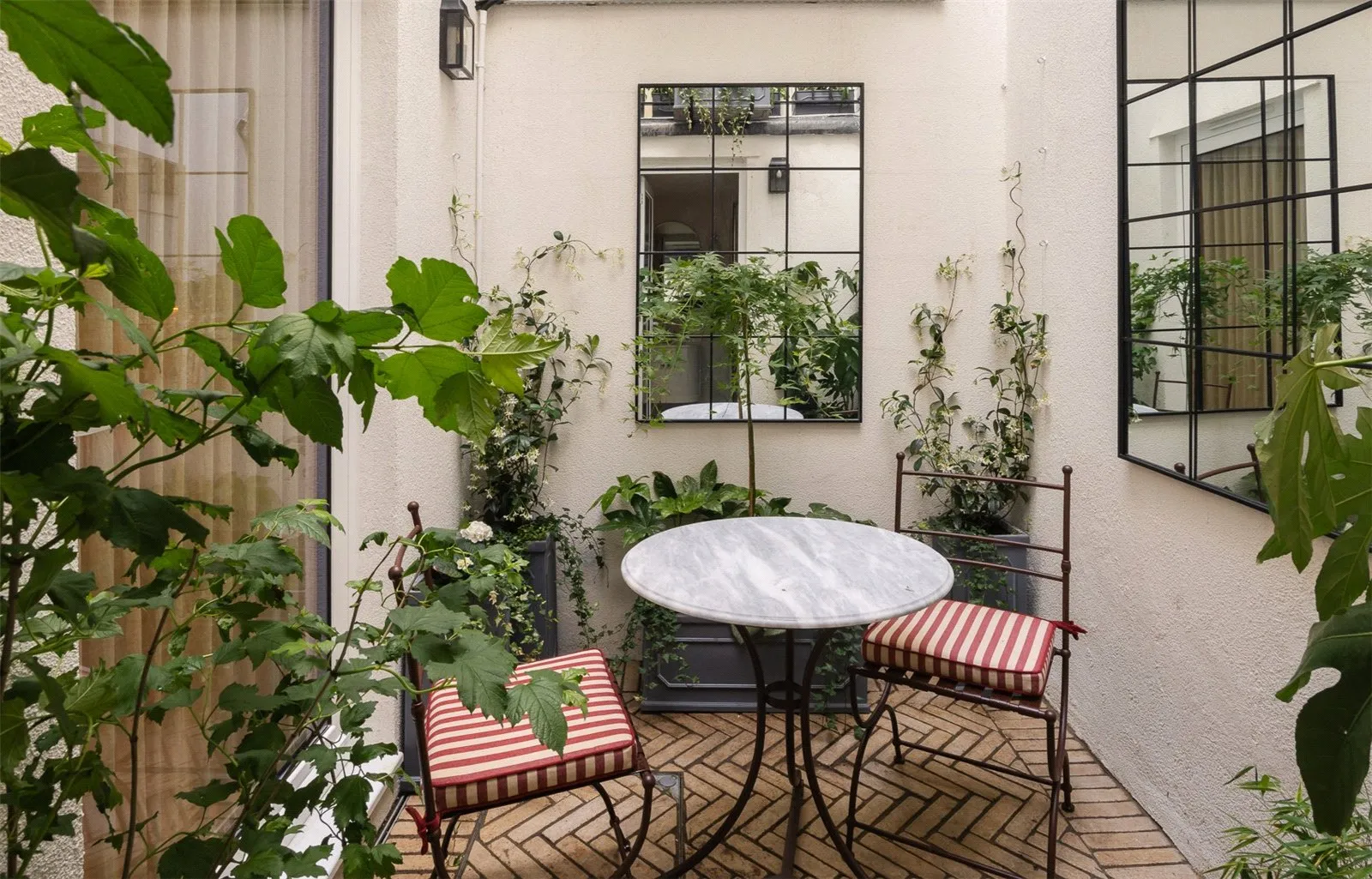 House Bathurst Mews in City of Westminster