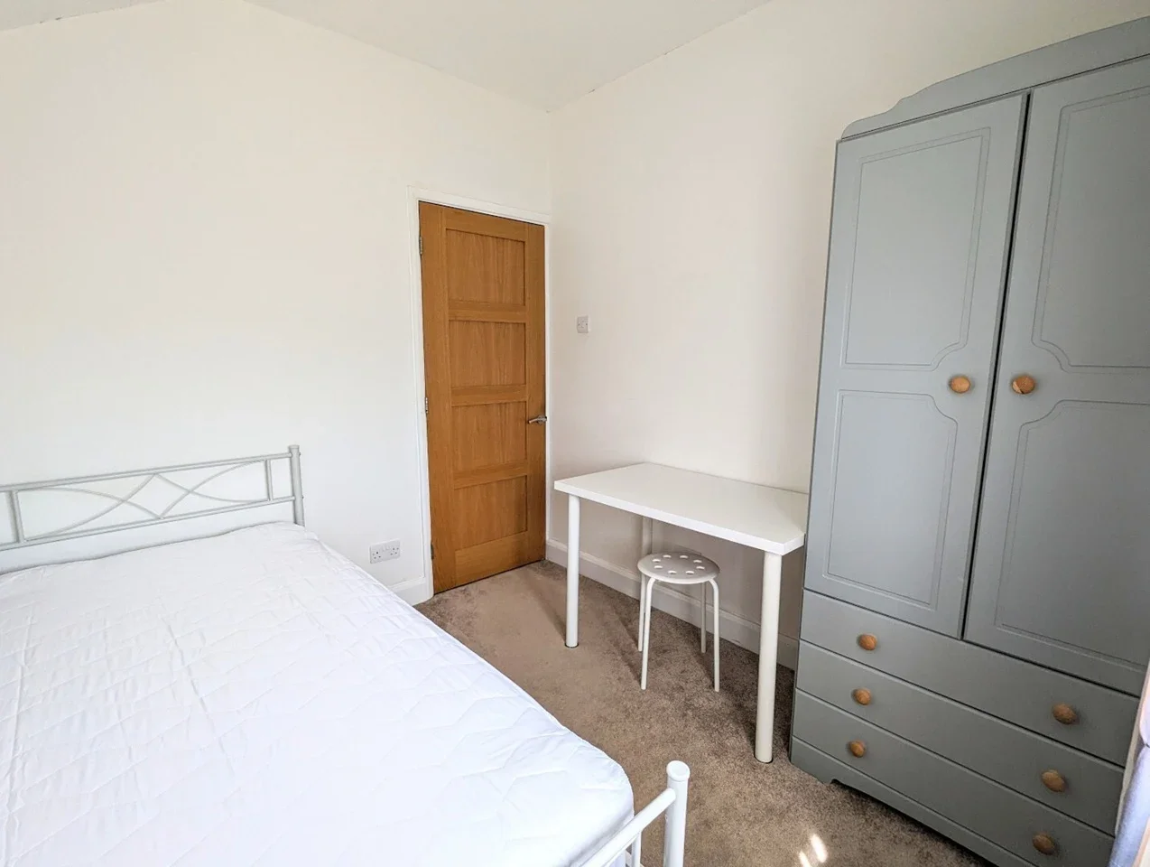 Room Farnaby Road in Greater London