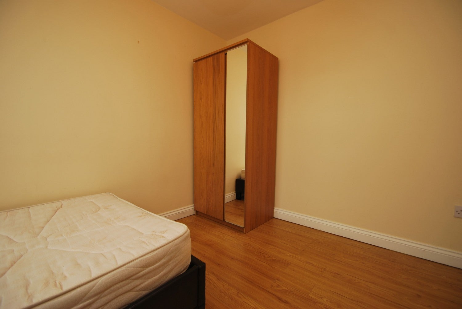 Flat Diana Street in Cardiff