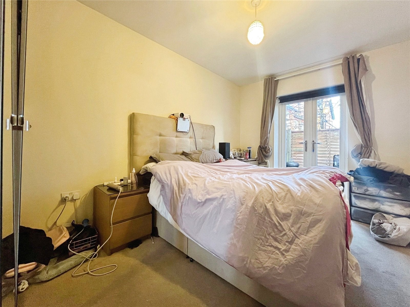 Flat Egham Hill in Borough of Runnymede