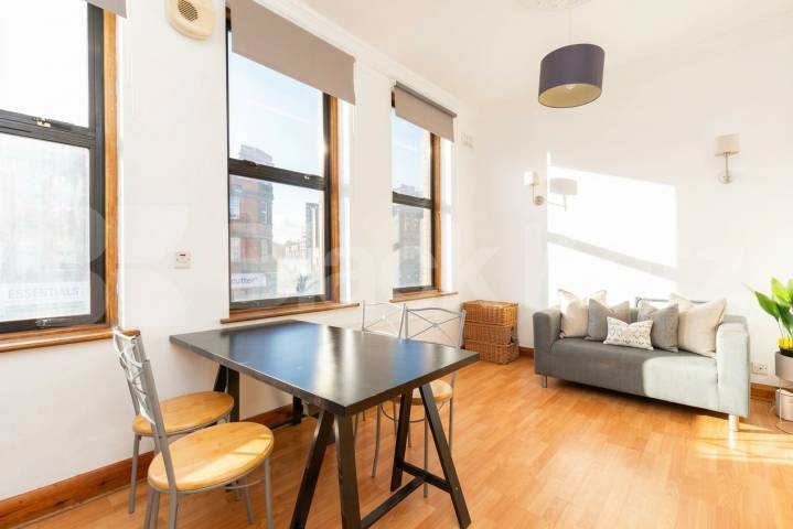 Flat Finchley Road in London