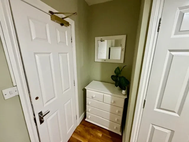 Room Chiswick High Road in Greater London