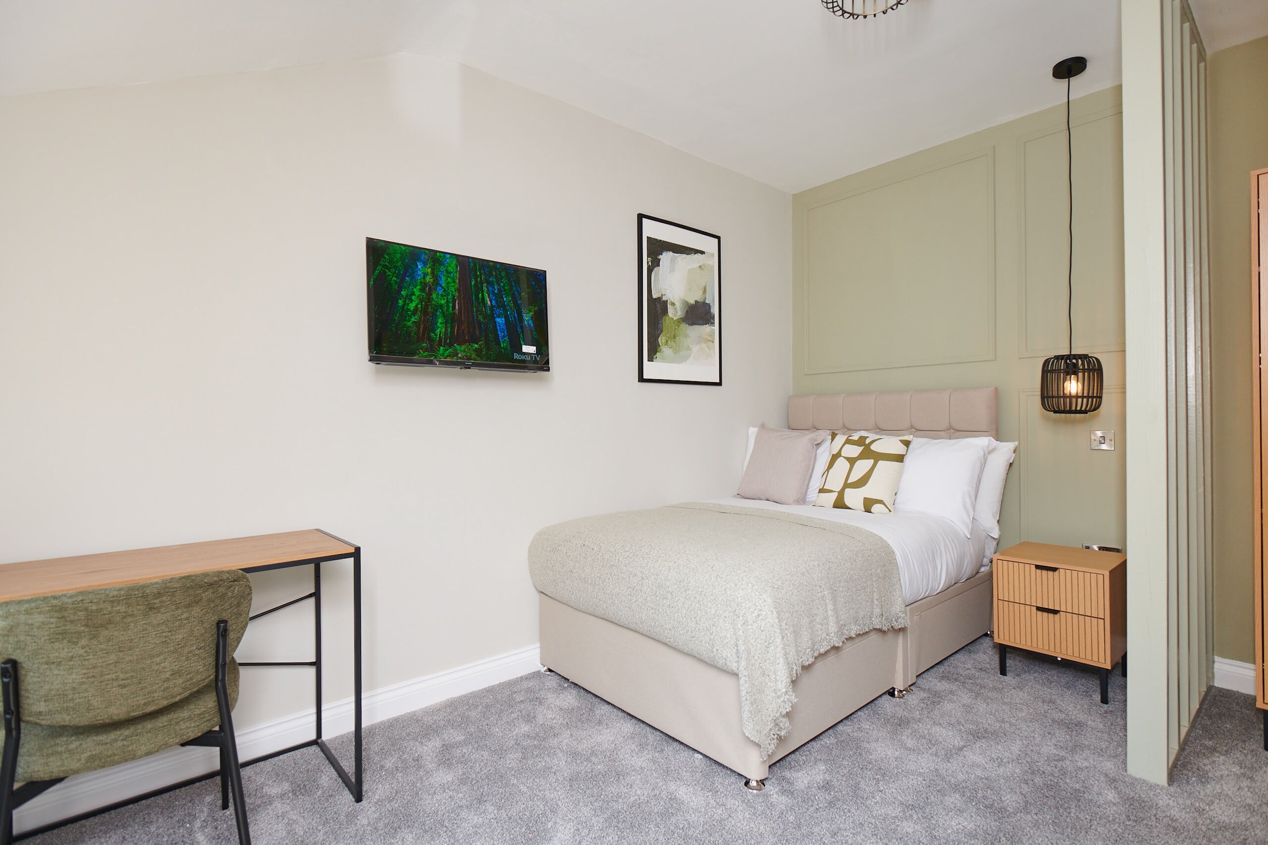 Room Hope Drive in Nottingham