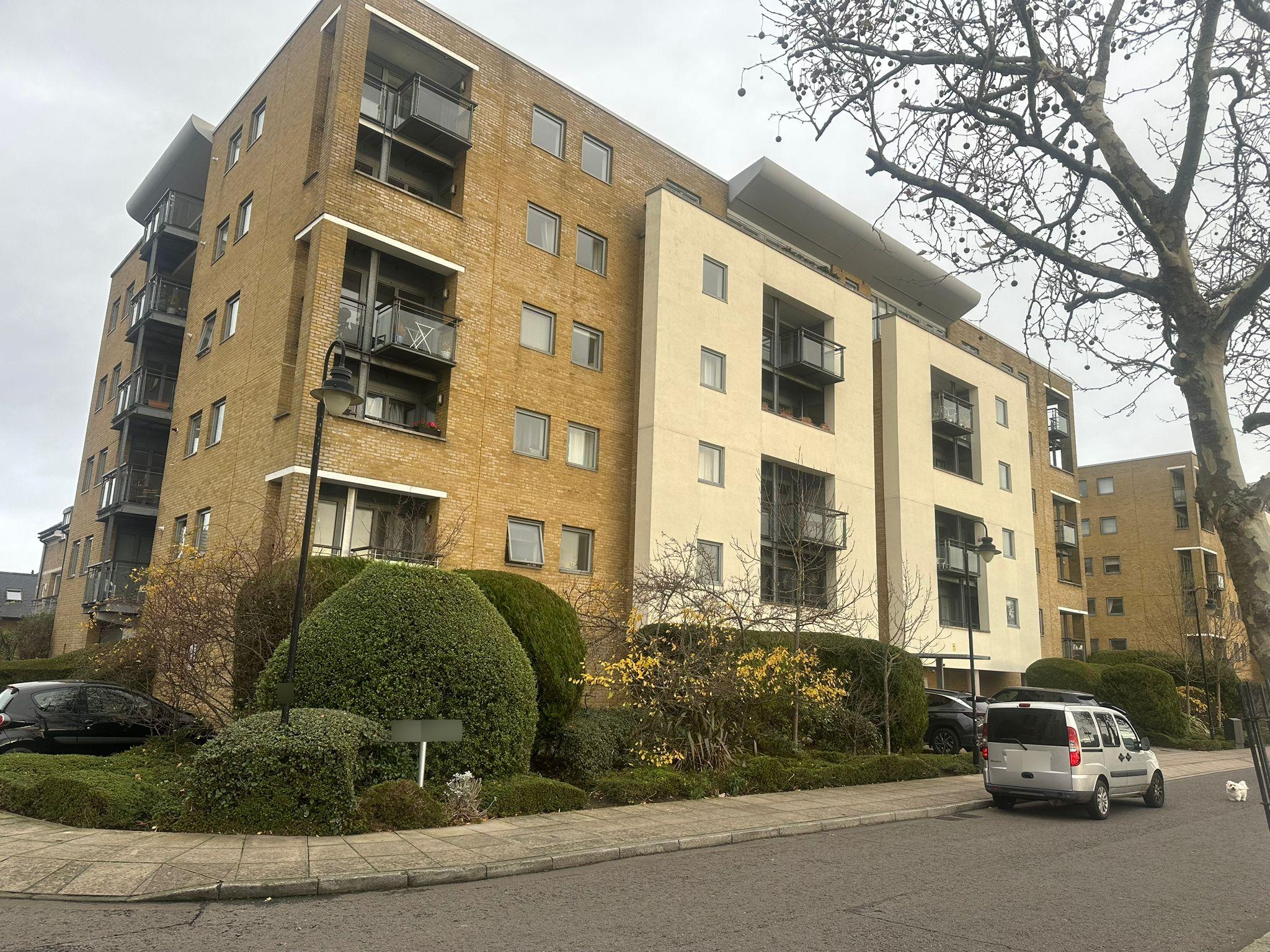 Flat Maritime Quay in Greater London