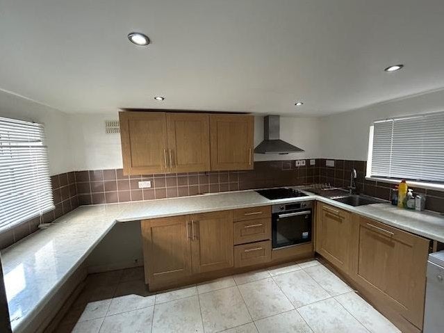 Flat Upper Grove in Greater London