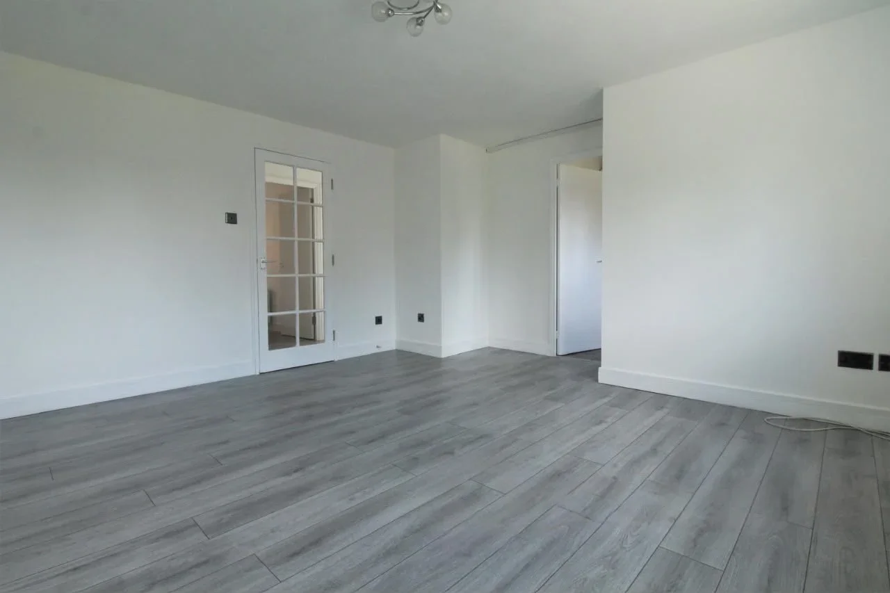 Flat Bernard Ashley Drive in Greater London