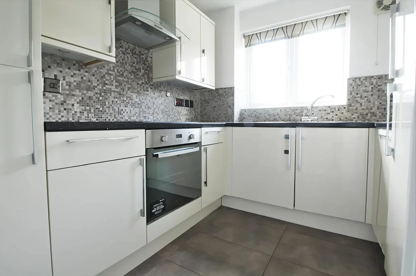 Flat Bernard Ashley Drive in Greater London