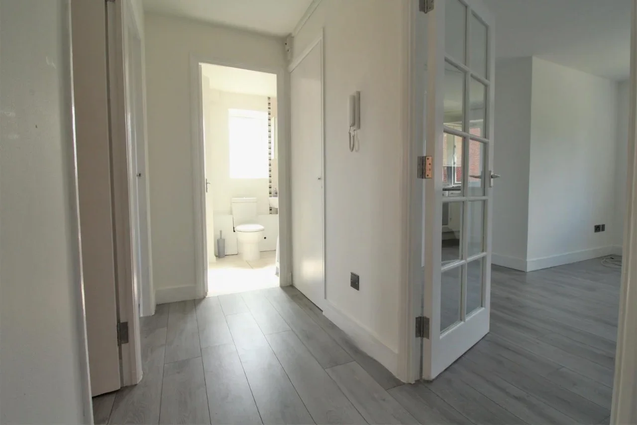 Flat Bernard Ashley Drive in Greater London