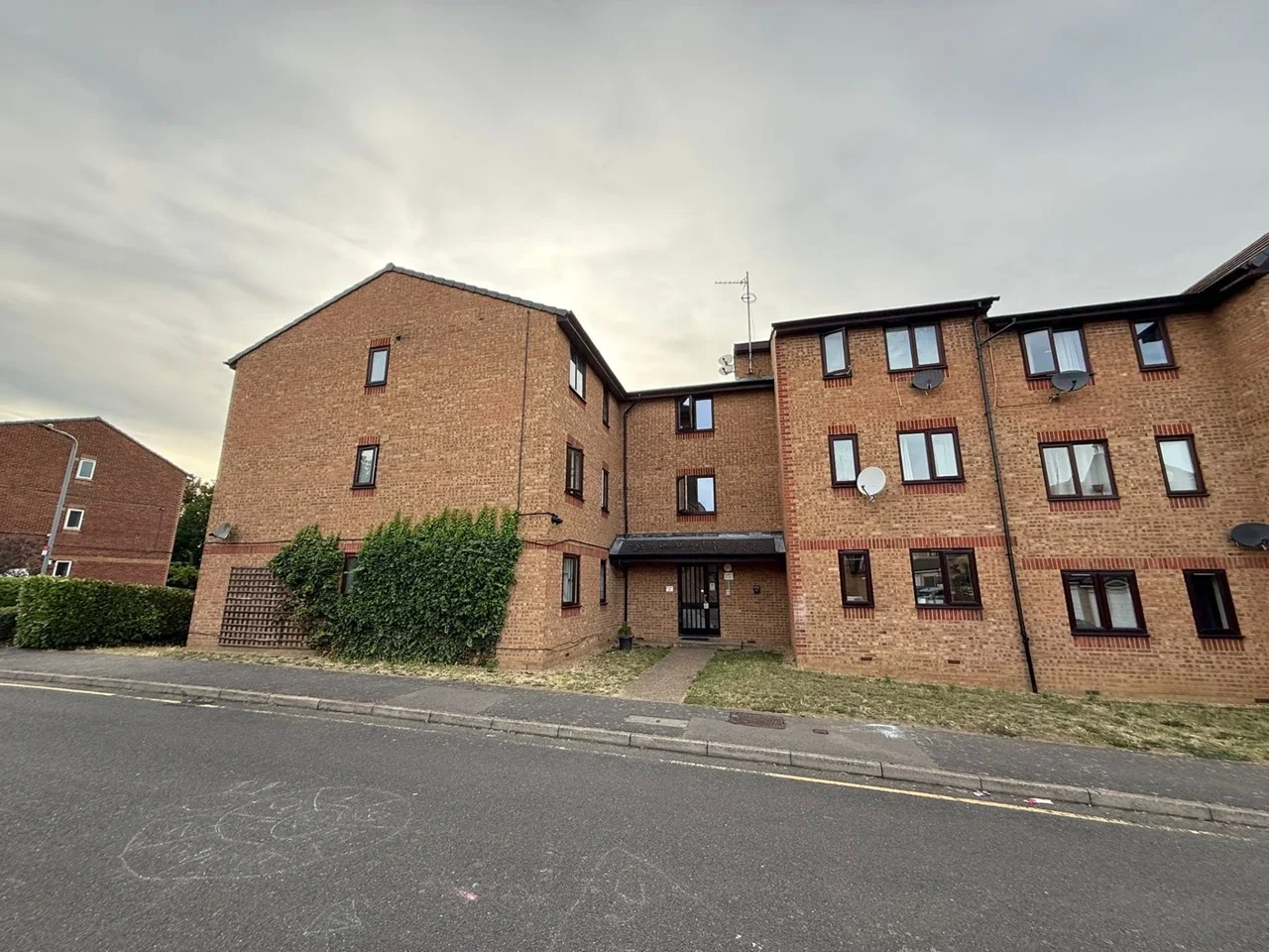 Flat Bernard Ashley Drive in Greater London