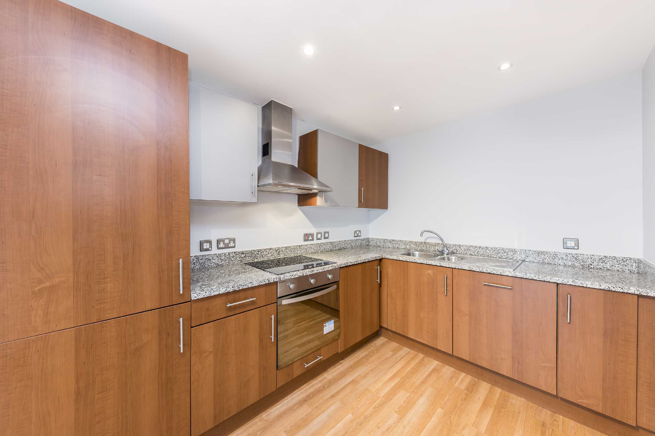 Flat Grange Road in Greater London