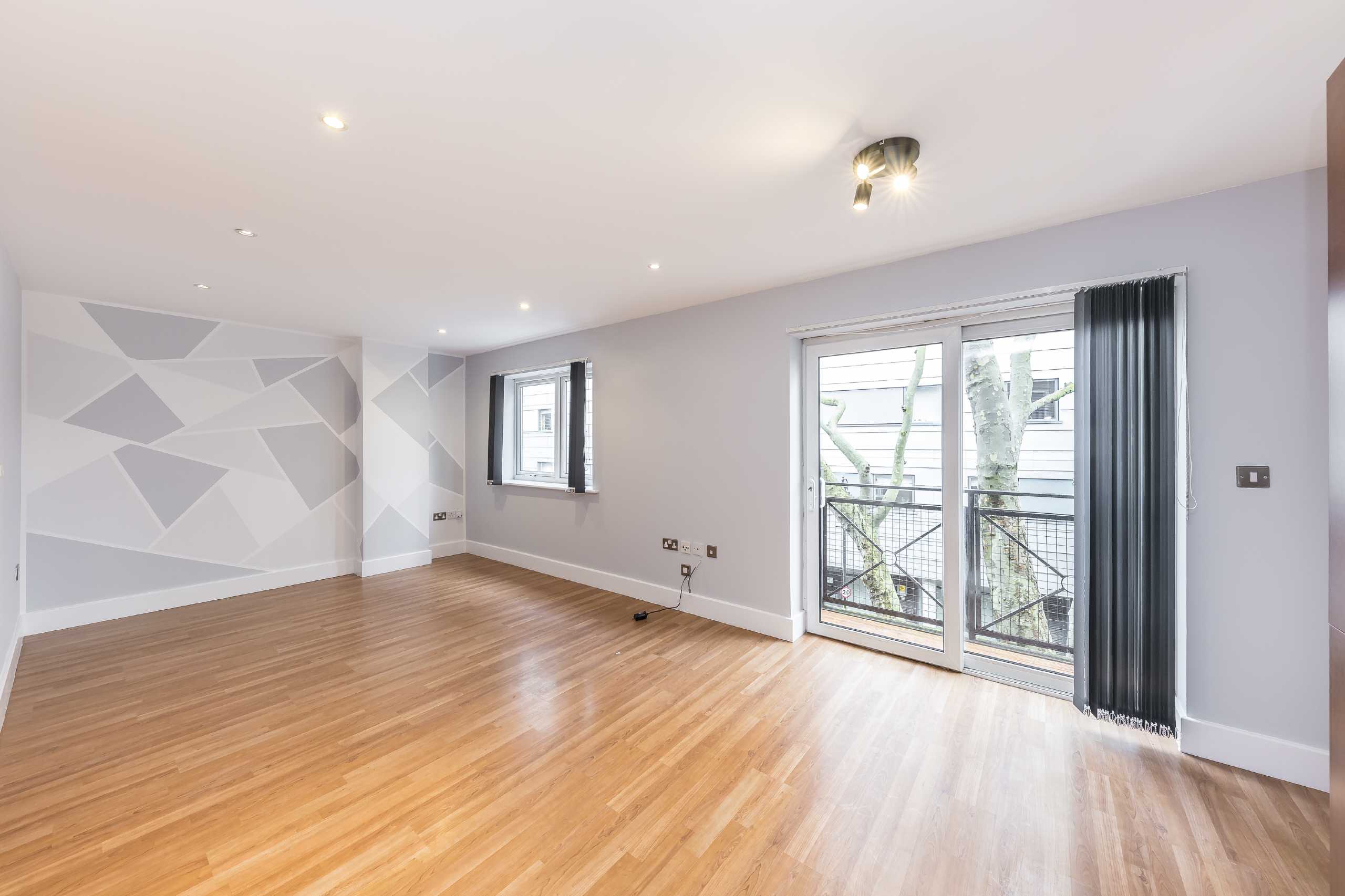 Flat Grange Road in Greater London