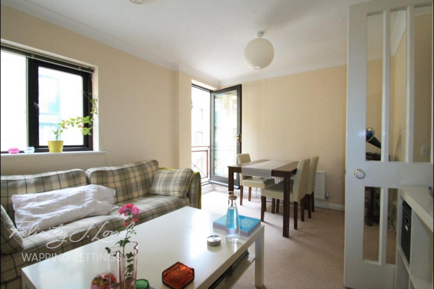 Flat Garnet Street in Greater London