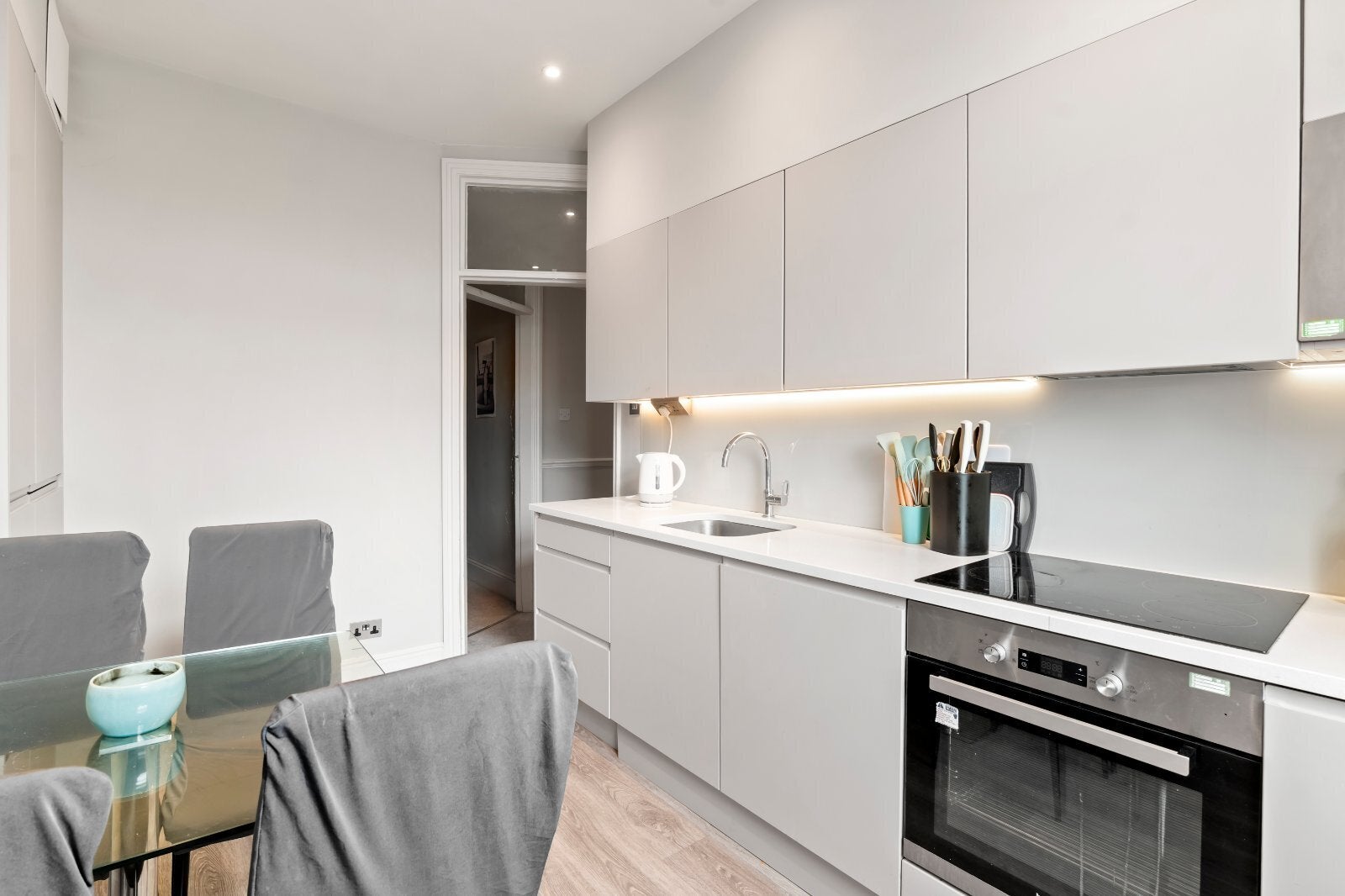 Flat Morgan Road in Greater London