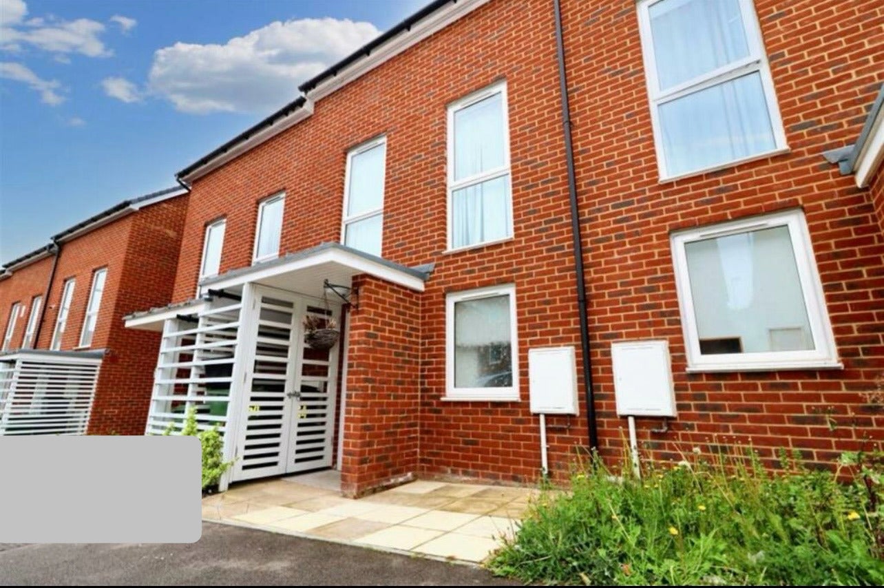 House Burroughs Drive in Dartford