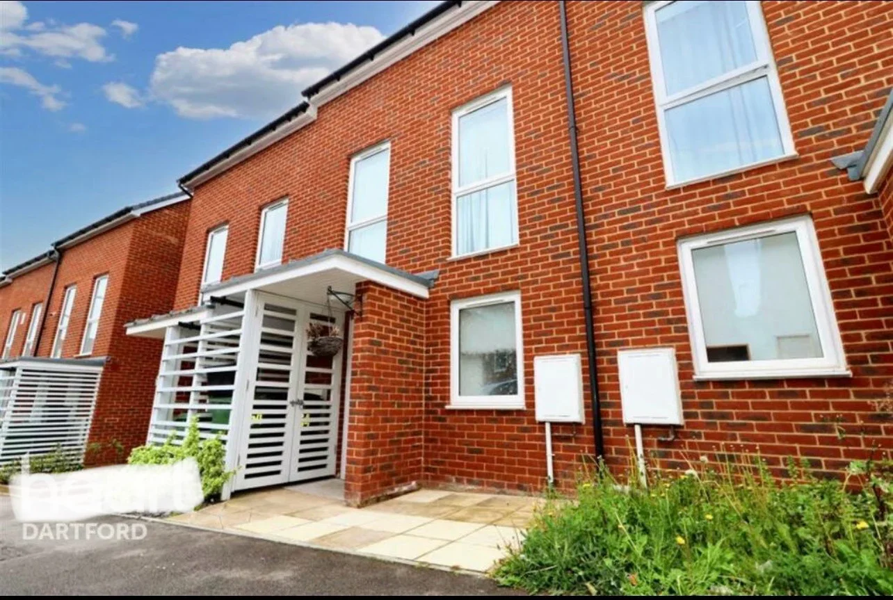 House Burroughs Drive in Dartford