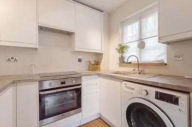 Flat Limpsfield Avenue in Greater London
