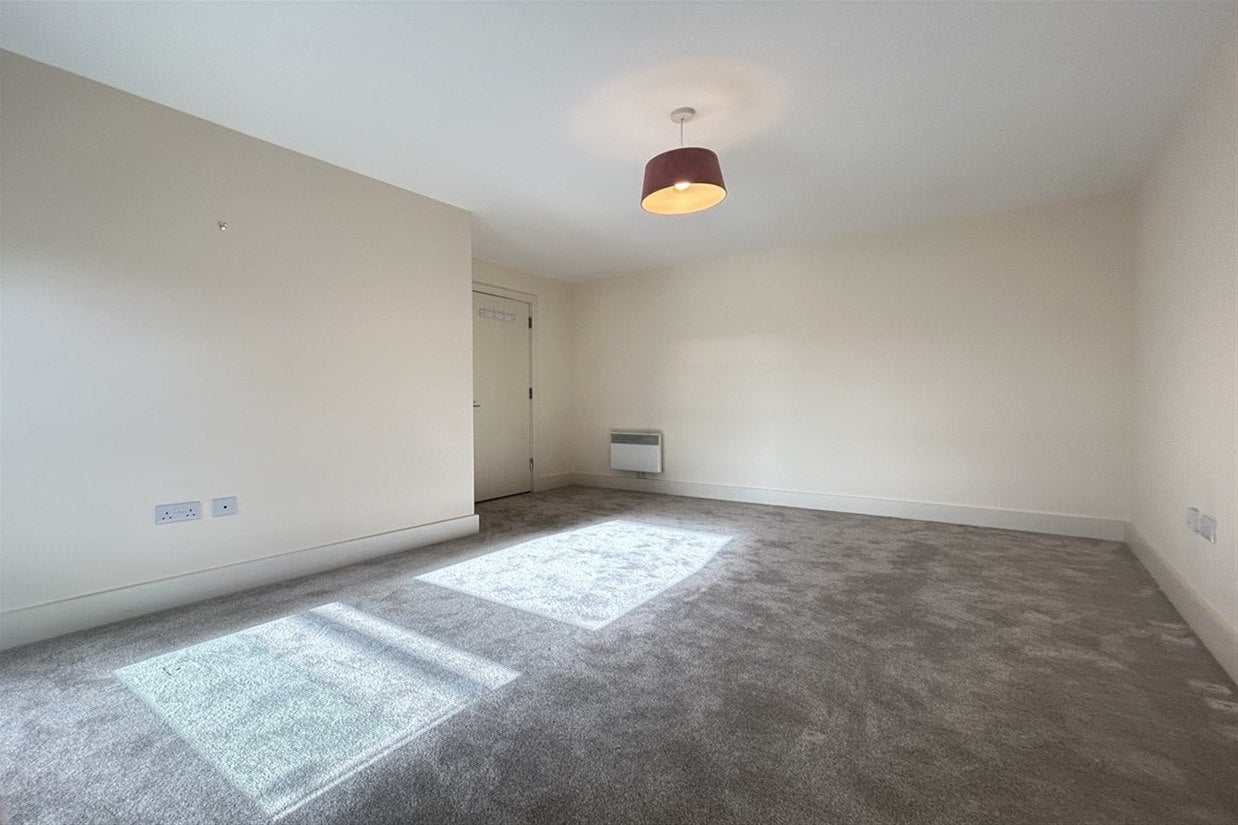 Flat Alençon Link in Basingstoke and Deane