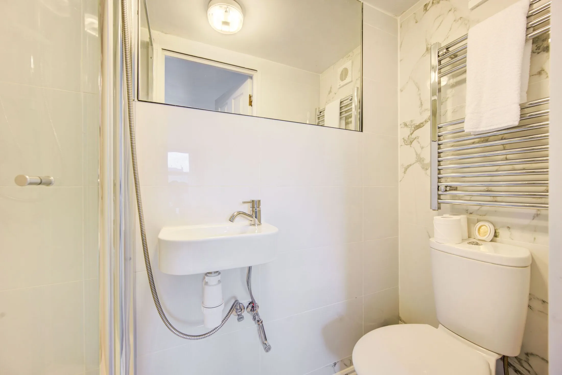 Flat Hogarth Road in Greater London