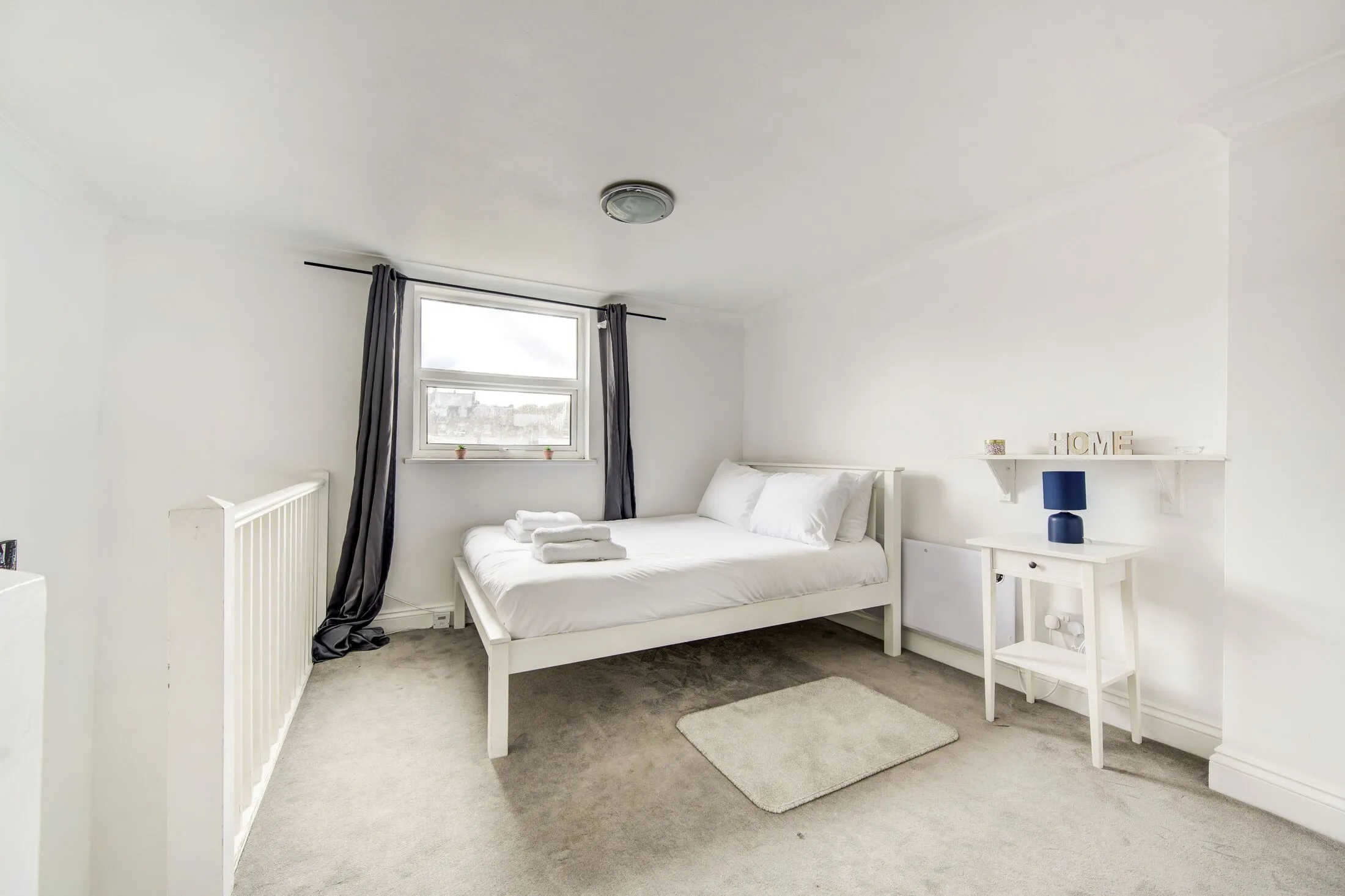 Flat Hogarth Road in Greater London