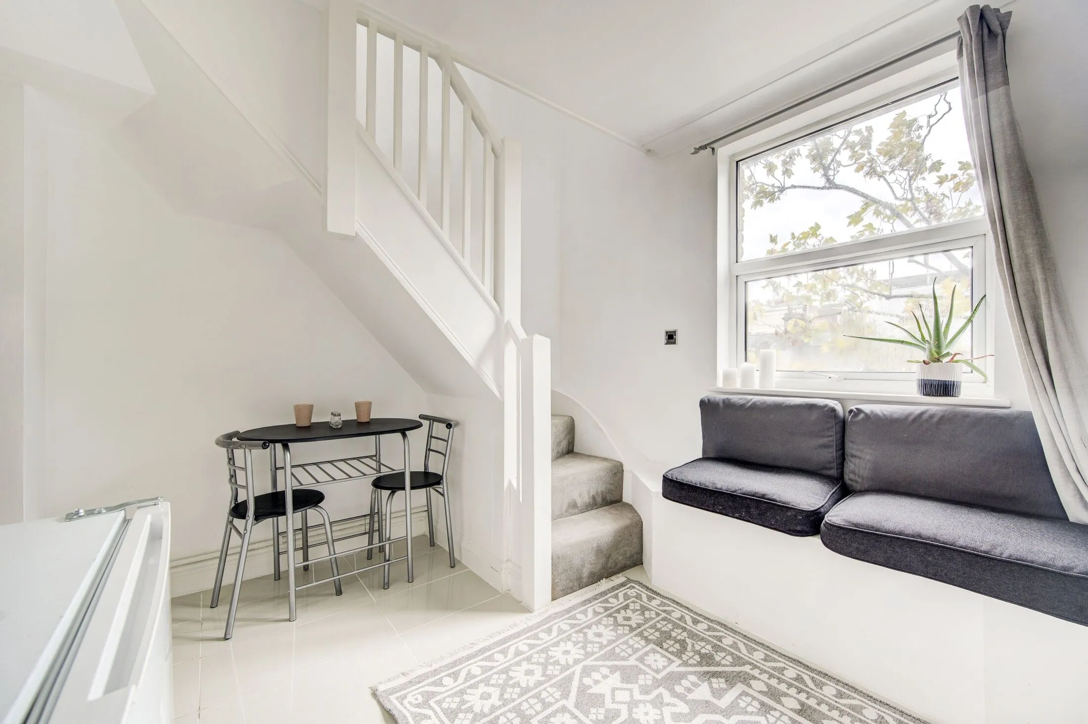 Flat Hogarth Road in Greater London