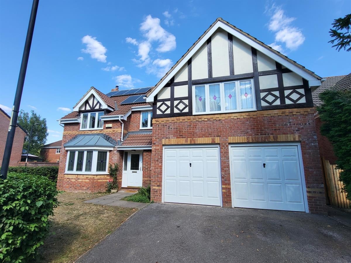 House Levitsfield Close in Monmouth