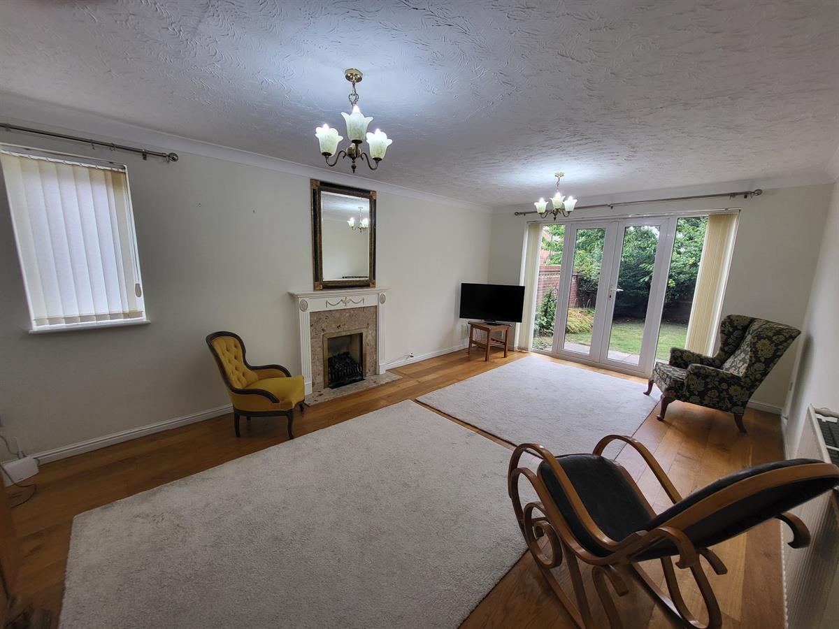 House Levitsfield Close in Monmouth