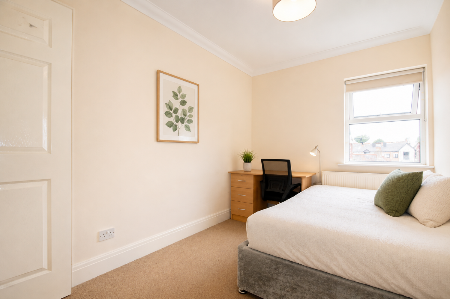 Flat Llanbleddian Gardens in Cardiff County